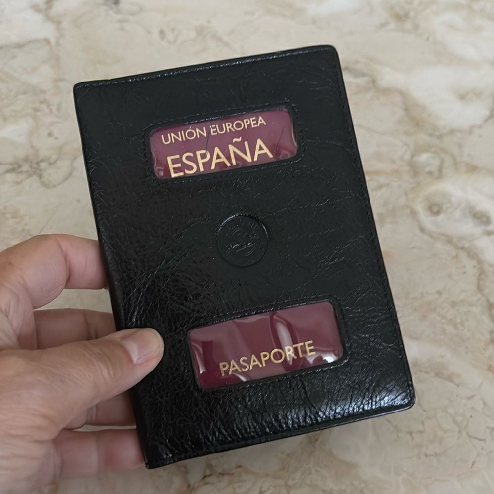 Mancini Leather Passport Cover / Wallet Unisex